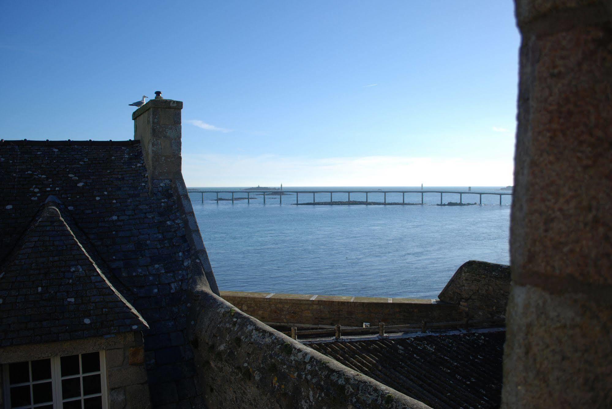 Hotel Le Temps De Vivre Roscoff Exterior foto